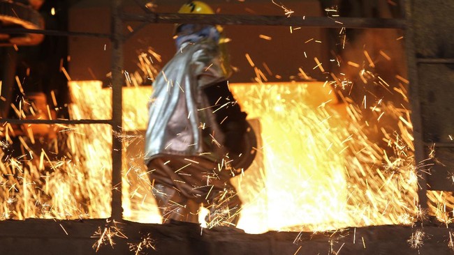 China Gandeng Pebisnis RI Bangun Pabrik Pemrosesan Metal di Indonesia Sejumlah perusahaan China akan menggandeng pengusaha Indonesia untuk meningkatkan kerja sama di bidang peleburan dan pemrosesan metal. Berikut rinciannya.