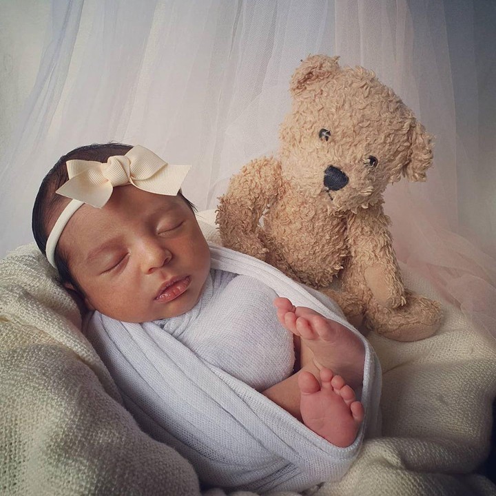 <p>Walaupun masih bayi, wajah Baby Nooran berhasil mencuri perhatian, Bunda. (Foto: Instagram @tanianadiraa)</p>