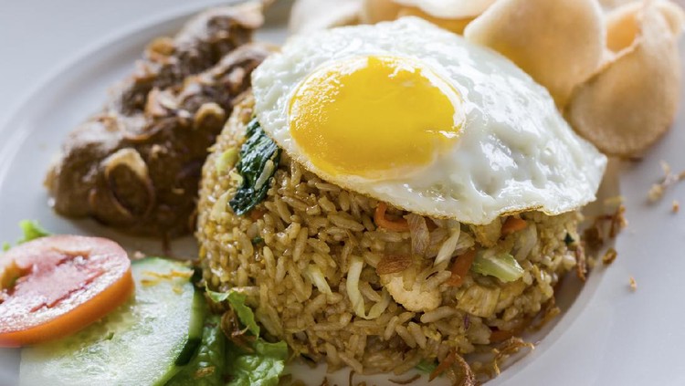 A popular fried rice dish in Indonesia and Malaysia. Served with egg, chicken satay, prawn crackers and salad garnish.