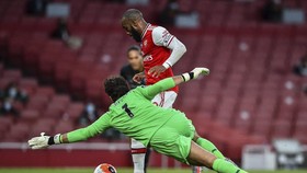 Liverpool Dua Kali Blunder, Arsenal Unggul 2-1 di Babak I