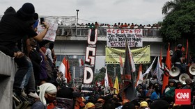 Massa Aksi Tolak Omnibus Law Kecewa DPR Tutup Telinga