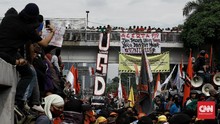 Massa Aksi Tolak Omnibus Law Kecewa DPR Tutup Telinga