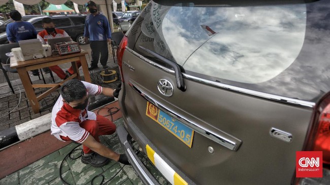 Mulai 2021 Pemprov DKI Jakarta menerapkan sanksi dan tilang bagi kendaraan yang tidak melakukan atau tidak lulus uji emisi.
