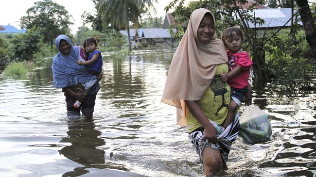 Banjir di masa pandemi Covid-19 dapat meningkatkan risiko sejumlah penyakit. Cegah penyakit dengan beberapa cara berikut.