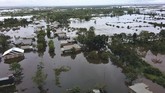 Korban Banjir Konawe Kondisi Desa Laloika dan Desa Wonuamonapa yang terendam banjir, Konawe, Sulawesi Tenggara, Selasa (14/7/20). BPBD Kabupaten Konawe mengidentifikasi sebanyak 11 kecamatan di Kabupaten Konawe terendam banjir akibat luapan Sungai Konaweha dalam tiga hari terakhir. ANTARA FOTO/Algazali/JJ/hp.