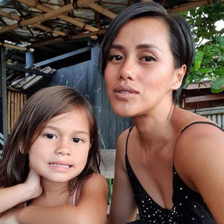 <p>Dari pernikahannya pasangan ini dikaruniai seorang putri bernama Lexa Waode Lange. (Foto: Instagram @liawaode)</p>