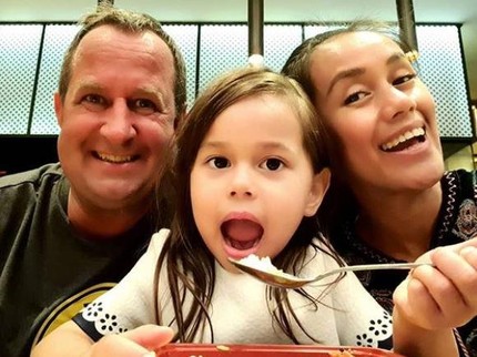 Bersuamikan Bule, Intip Harmonisnya Keluarga Lia Waode yang Jarang Tersorot