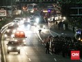 Massa Aksi Bertahan di Depan DPR, Jalan Gatot Subroto Ditutup