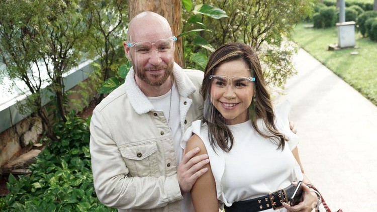 Melaney Ricardo dan Tyson Lynch saat ditemui di kawasan Trans TV.