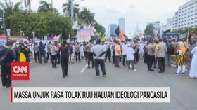 VIDEO: Ribuan Massa Demo Tolak Ruu Haluan Ideologi Pancasila