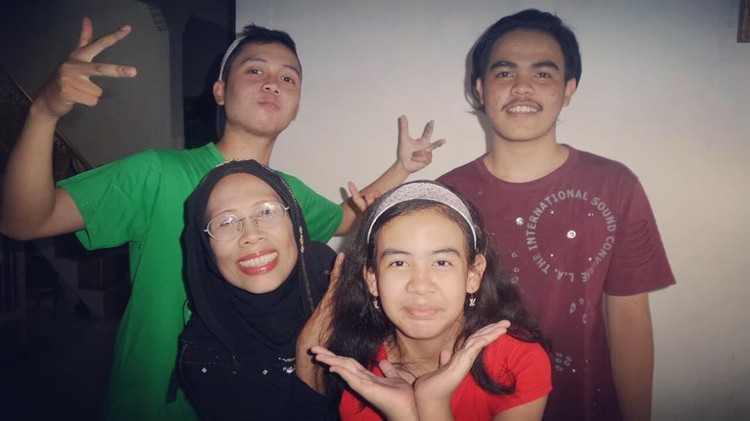 omas Omas dan anaknya.