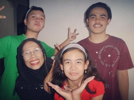Foto-foto Kenangan Manis Omas Bareng Anak Sebelum Meninggal Dunia