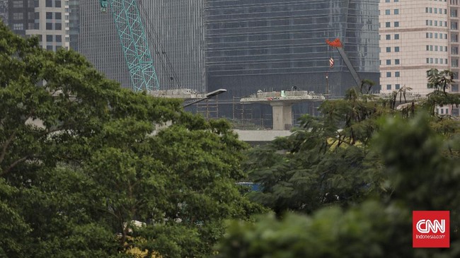 FOTO: Pembangunan Proyek LRT Jabodebek di Tengah Corona