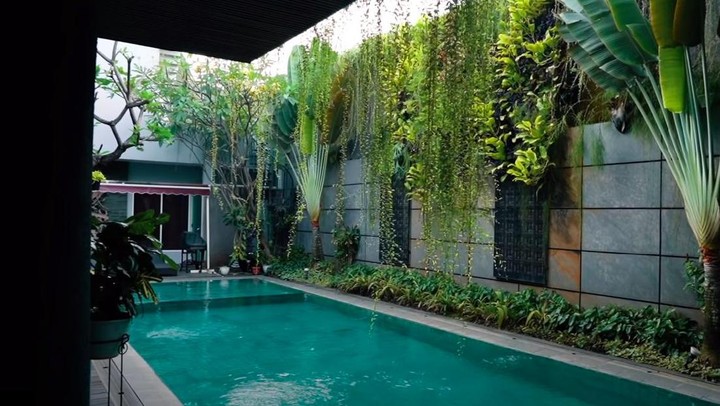 7 Potret Indahnya Rumah Rossa Adem Bak Villa Mewah di 7 Potret Indahnya Rumah Rossa Adem Bak Villa Mewah di