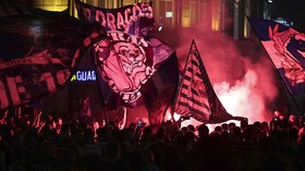 FOTO: FC Porto Juara, Suporter Pesta Tanpa Peduli Corona