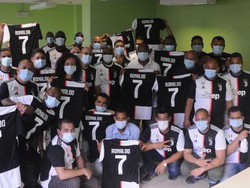 Keren! Bantu Perangi Corona, Tim Medis Kuba Dihadiahi Jersey Ronaldo