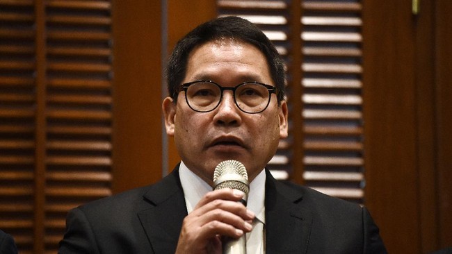 Palang Pracharath Party leader Uttama Savanayana speaks during a joint press conference between pro-junta parties endorsing Prayut Chan-O-Cha for the position of prime minister of Thailand in Bangkok on June 4, 2019. (Photo by Lillian SUWANRUMPHA / AFP)