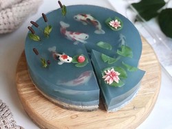 Cantik! Baker Ini Bikin Kue Transparan Tema Ikan Koi