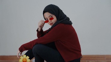 img-title Lirik Lagu Terlambat Sudah - Hanin Dhiya
