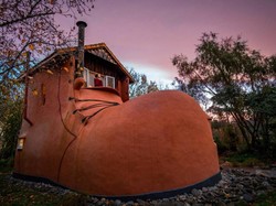 Hotel Tersembunyi di Selandia Baru, Bentuknya Sepatu Boots!