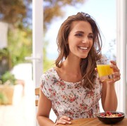 5 Minuman yang Baik untuk Mencegah Demensia pada Anak Muda dan Lansia