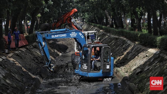 Bappeda DKI mengaku mengusulkan anggaran penanganan banjir untuk dua tahun senilai Rp5,3 T setelah ada pinajaman dari Pemerintah Pusat.