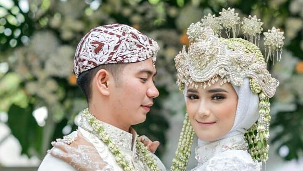 Rizki DA dan istri