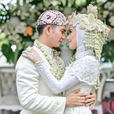 Rizki DA & Istri Pamer Kemesraan di Kamar Bikin Netizen Pro Kontra