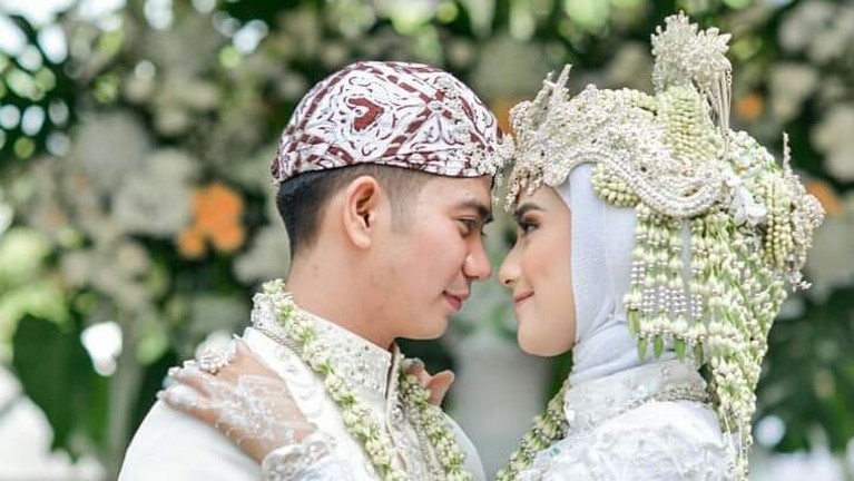 Senyum Bahagia Rizki DA dan Istri Cantik Jadi Pengantin Baru - Foto 1