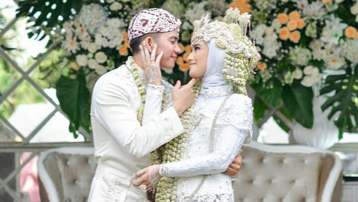 Rizki DA dan istri