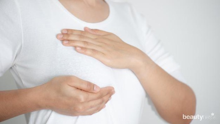 4 Manfaat Memijat Payudara Sendiri