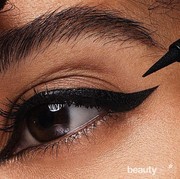 6 Trik Membuat Winged Eyeliner Lebih Sempurna untuk Pemula