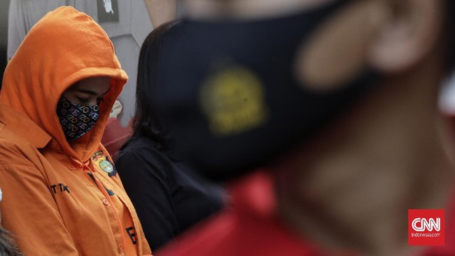 Polisi menyebut artis Catherine Wilson mengonsumsi sabu-sabu untuk mengisi waktu saat pandemi Covid-19.