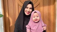 Reaksi Khalisa Anak Kartika Putri Lihat Foto Ibunda Tanpa Hijab, Marah & Nangis Histeris