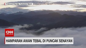 VIDEO: Menikmati Pemandangan Bukit di Atas Awan