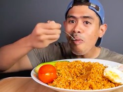 Aksi Tanboy Kun Mukbang Nasgor Pedas hingga Nasgor Abang-abang