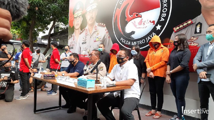 Penampakan Catherine Wilson Pakai Baju Oranye