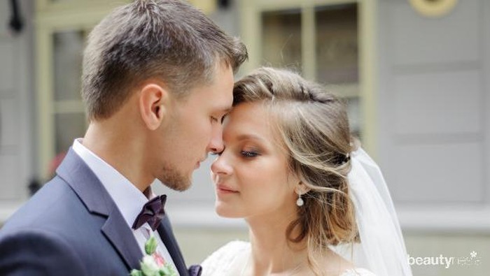 Terlihat Cocok dan Serasi, Ini Tips Outfit Untuk Pre Wedding Bersama Pasangan