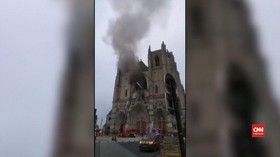 VIDEO: Katedral di Nantes Terbakar