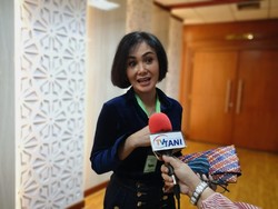 Yuni Shara Sebut Merasa Lebih Aman Gunakan Kalung Eucalyptus