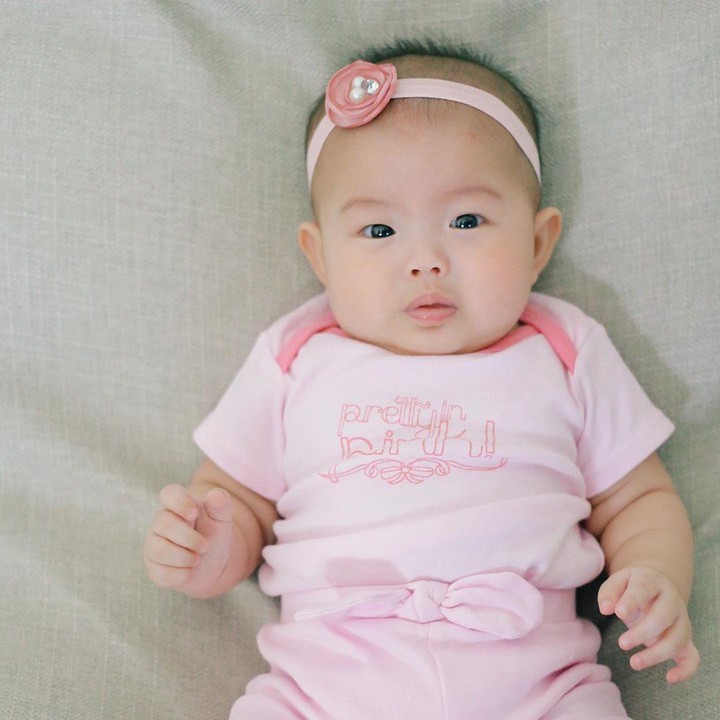 2. Beruntungnya, Edric dan Venny langsung diberi momongan. Mereka menyambut kelahiran putri pertamanya, Abigail Tjandra, pada 19 November 2019. (Foto: Instagram @edrictjandra)