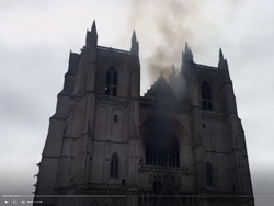 Katedral Bersejarah di Prancis Terbakar