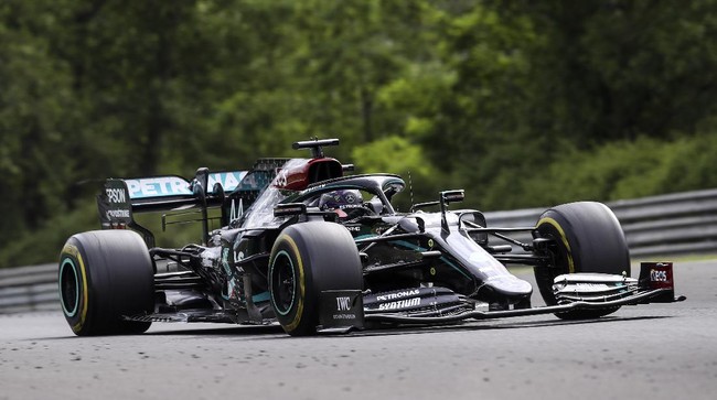 Pembalap Mercedes Lewis Hamilton jadi yang tercepat pada kualifikasi Formula 1 GP Portugal di Sirkuit Portimao, Sabtu (24/10) waktu setempat.