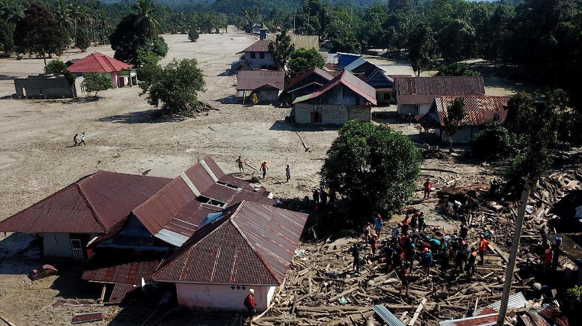 FOTO: Pencarian Korban Banjir Bandang Luwu Utara