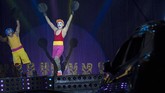 Sirkus Drive in di Brazil Edson Luan, the clown Pipoca, performs at the Estoril Circus despite the coronavirus pandemic in Itaguai, greater Rio de Janeiro, Brazil, Saturday, July 18, 2020. Pipoca says he can't hold himself with such emotion to start performing again.