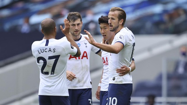 Tottenham's Harry Kane, right, celebrates after scoring his side's second goal during the English Premier League soccer match between Tottenham Hotspur and Leicester City, at the Tottenham Hotspur Stadium in London, Sunday, July 19, 2020. (Richard Heathcote/Pool Photo via AP)