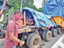 Busyet, Truk 74 Roda Ini Butuh 1 Tahun untuk Kirim Barang