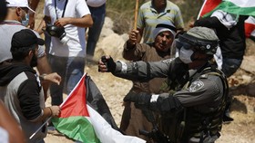 Israel Hancurkan Proyek Pusat Uji Covid Palestina di Hebron