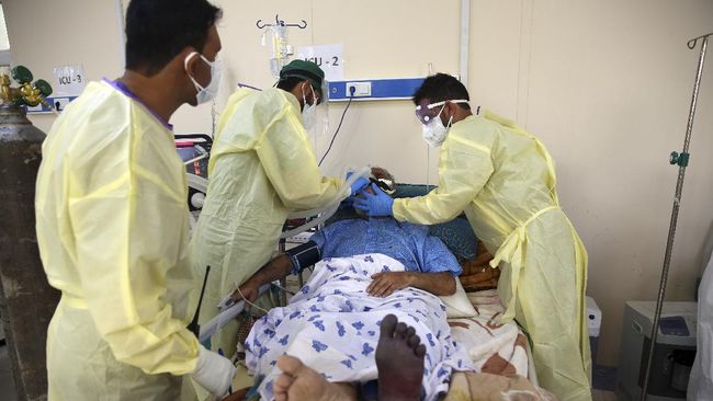 Meski sudah sembuh dari infeksi virus corona, sejumlah pasien Covid-19 mengaku beberapa gejala masih dirasakan dan menetap di tubuh mereka.