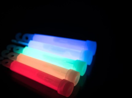 Gampang Bun! Ini Cara Bikin Lightstick di Rumah untuk Si Kecil